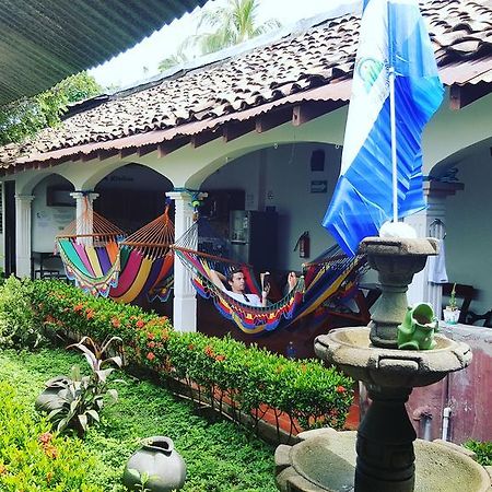 Hostal El Jardin León エクステリア 写真