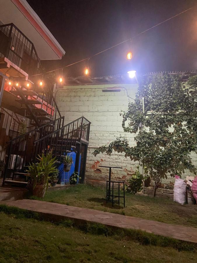 Hostal El Jardin León エクステリア 写真
