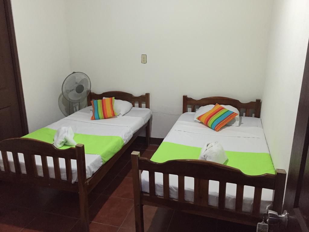 Hostal El Jardin León エクステリア 写真