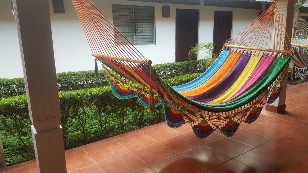 Hostal El Jardin León エクステリア 写真