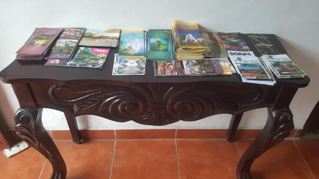 Hostal El Jardin León エクステリア 写真