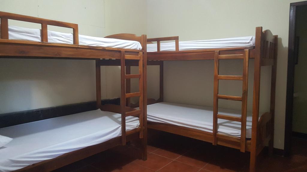 Hostal El Jardin León エクステリア 写真