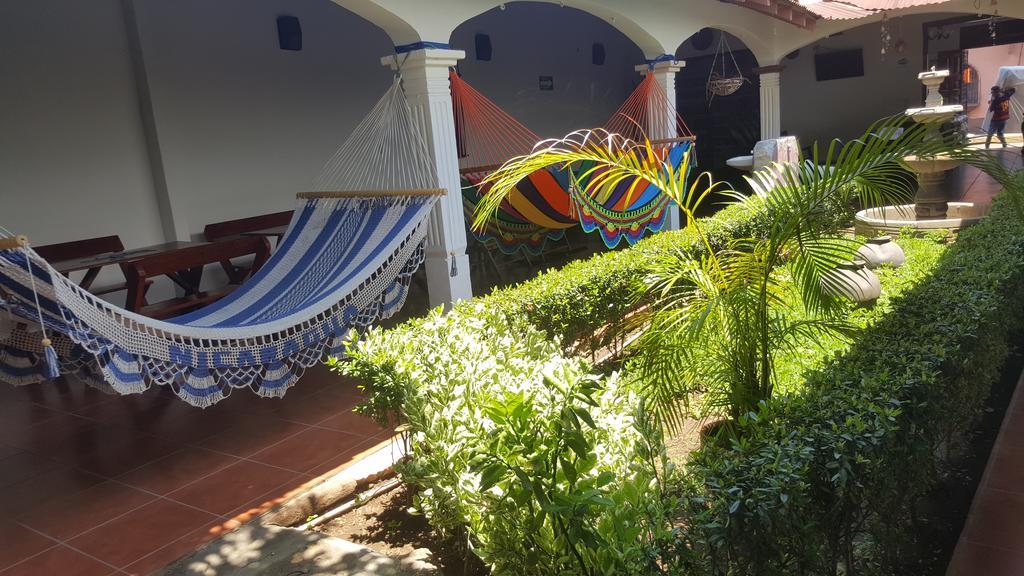 Hostal El Jardin León エクステリア 写真