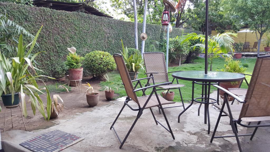Hostal El Jardin León エクステリア 写真
