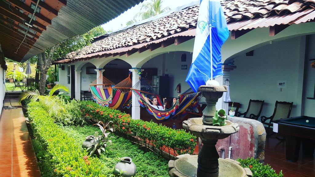 Hostal El Jardin León エクステリア 写真
