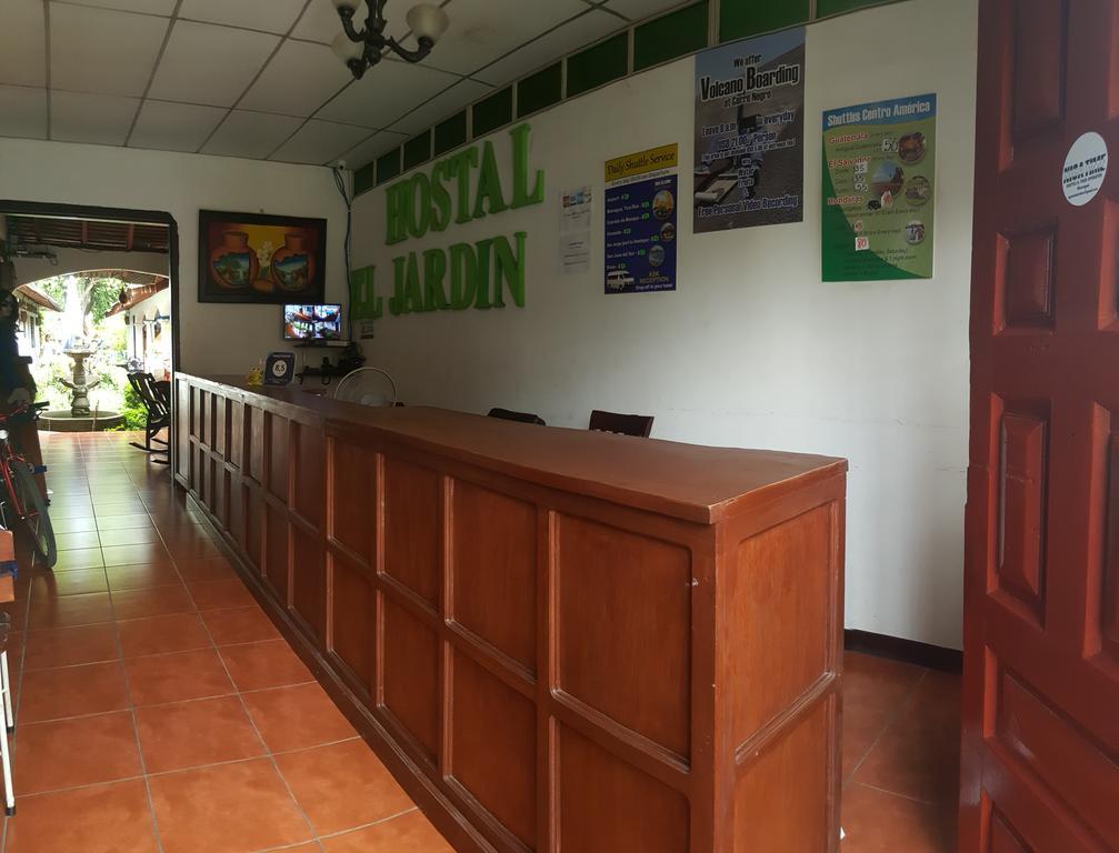 Hostal El Jardin León エクステリア 写真