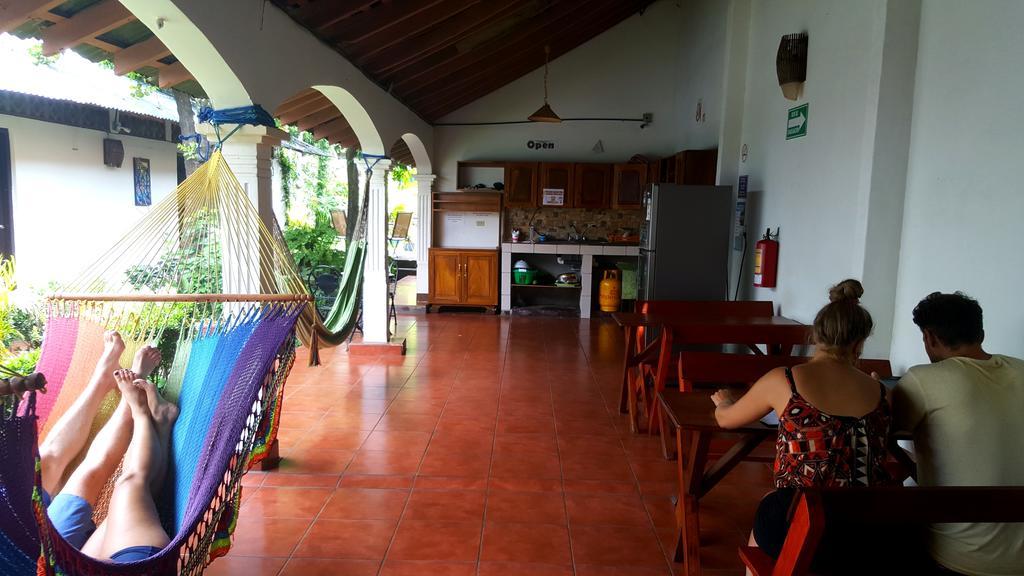 Hostal El Jardin León エクステリア 写真